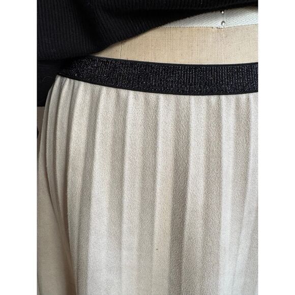 Yal New York Creme Faux Suede Pleated Midi Skirt sz Large‎ EUC - Picture 3 of 5